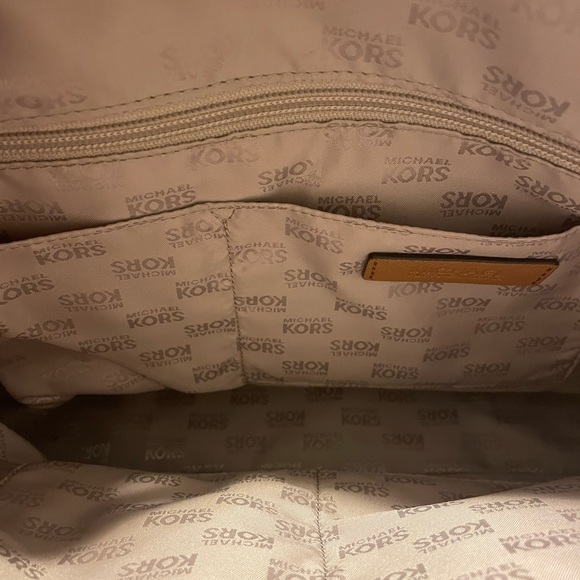 Michael Kors purse - Picture 4 of 7